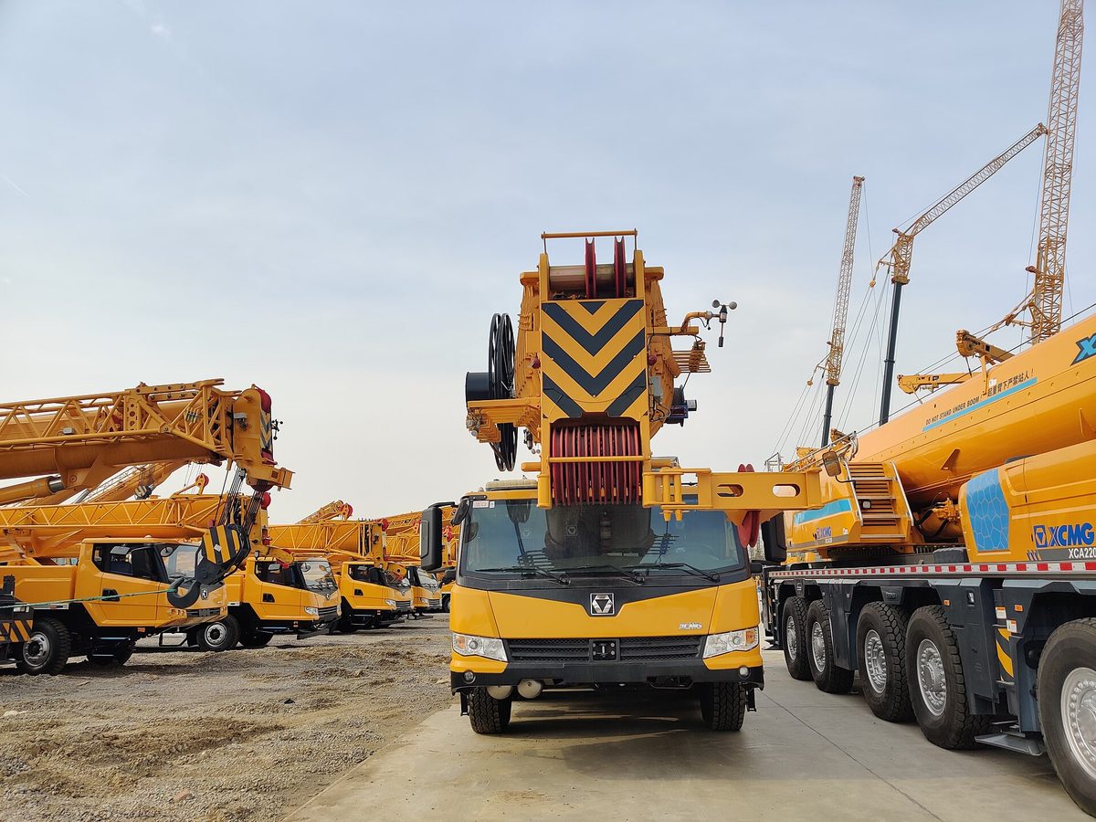 All-terrain crane 80t (Grove), foreign used
