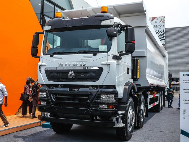 Tipper truck 8x4 40t, 12-wheeler (Sinotruk HOWO), new