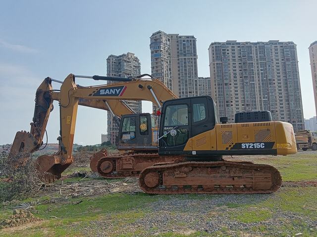 Excavator 20t with hydraulic breaker