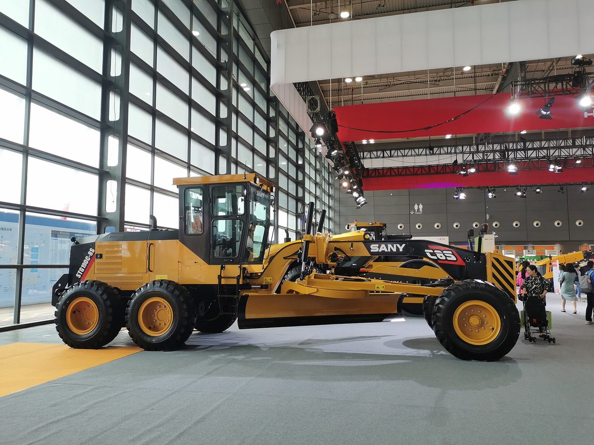 Motor grader (CAT 140 class)