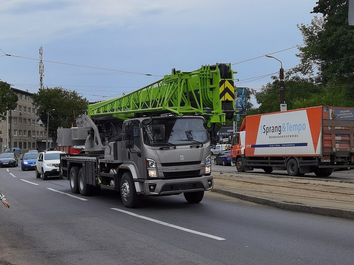 Mobile crane 25t