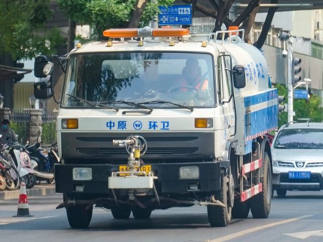 Water tanker truck 20,000-30,000L, used